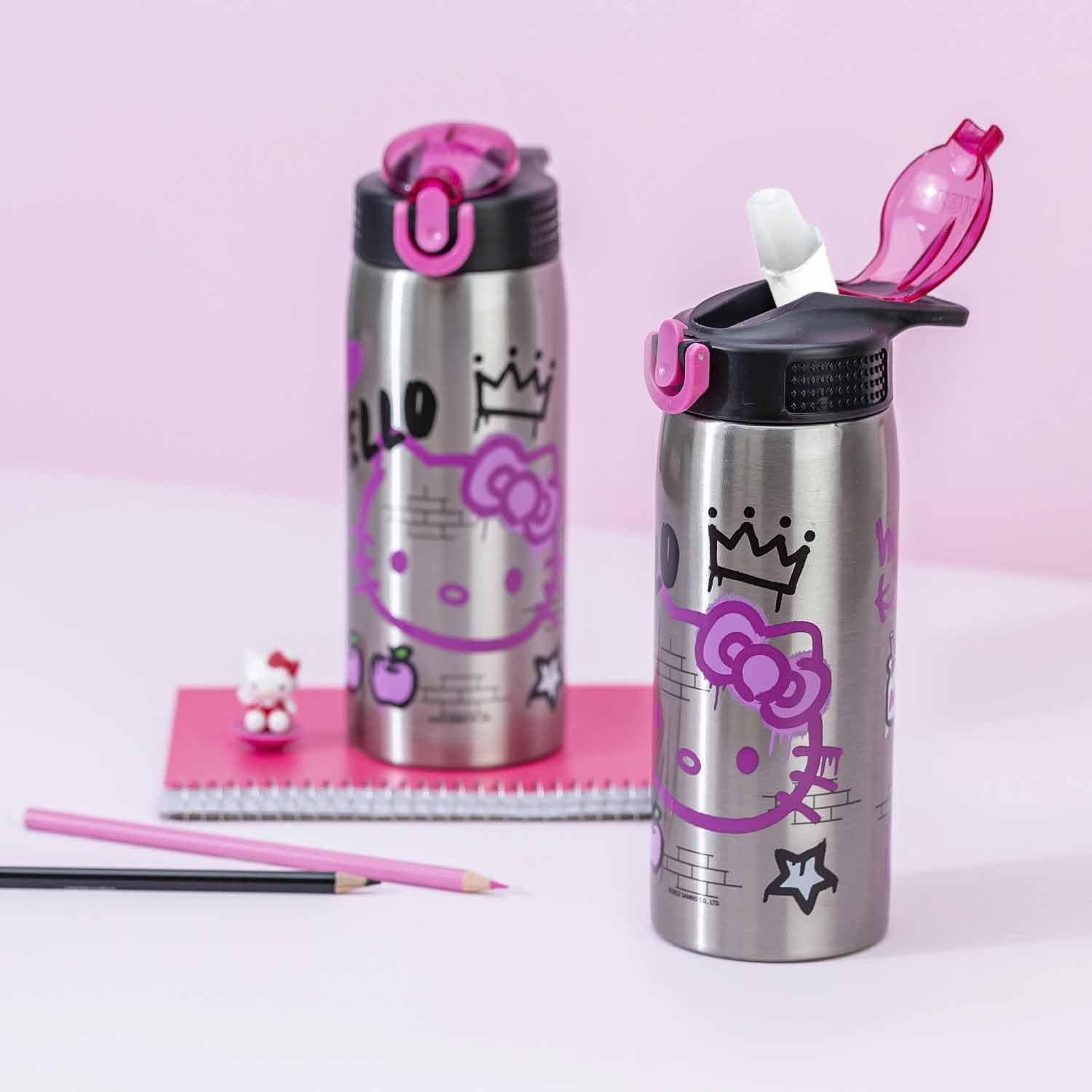 Zak Designs spout cover closed showing hygienic protection for the drinking surface