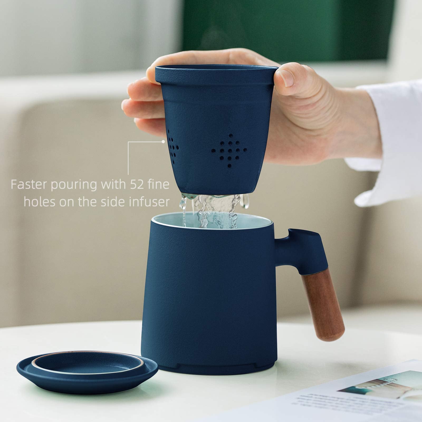 ZENS wooden handle detail illustrating ergonomic grip and heat insulation benefit
