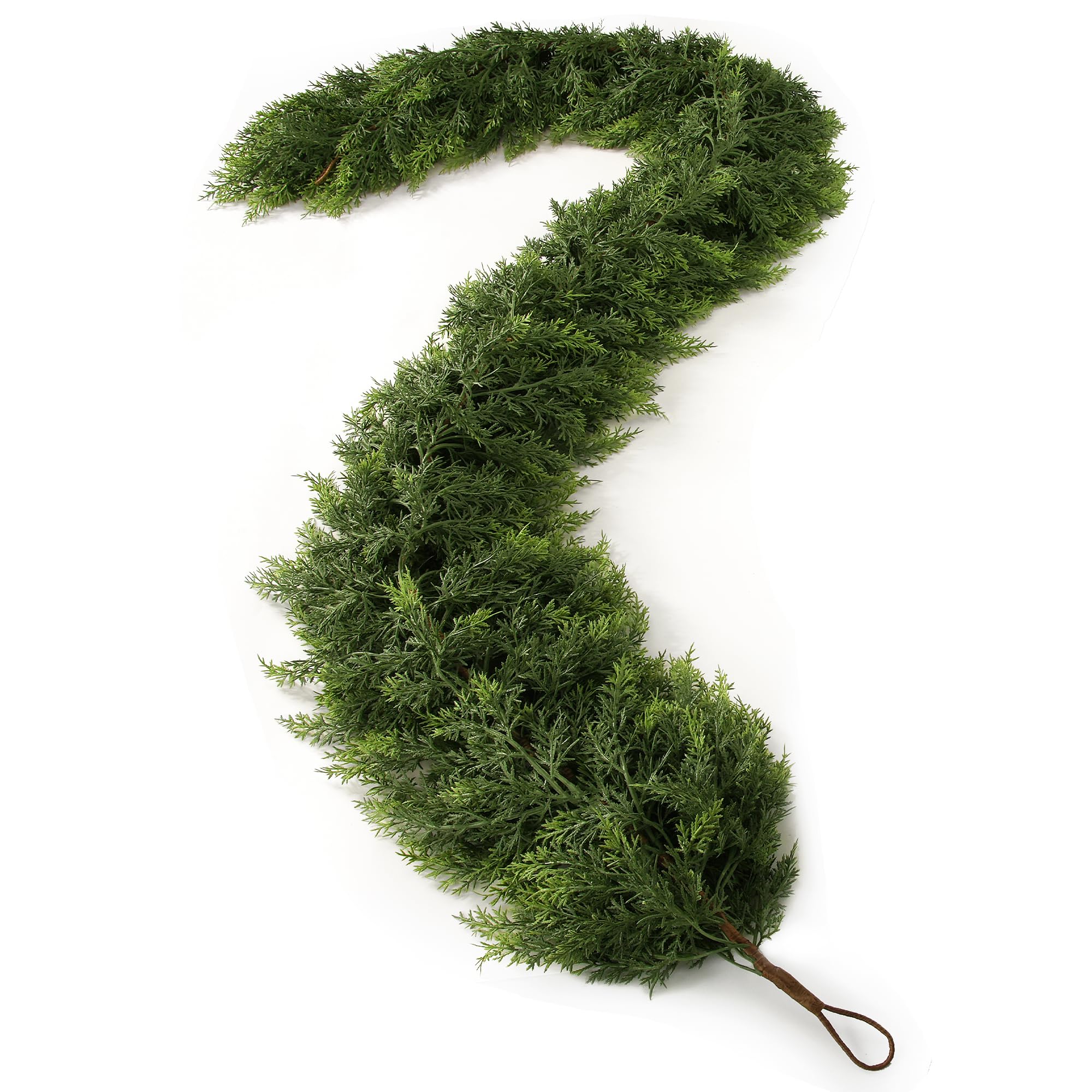 ZGMAIJIA front view of 7ft cedar garland showing full, lifelike coverage