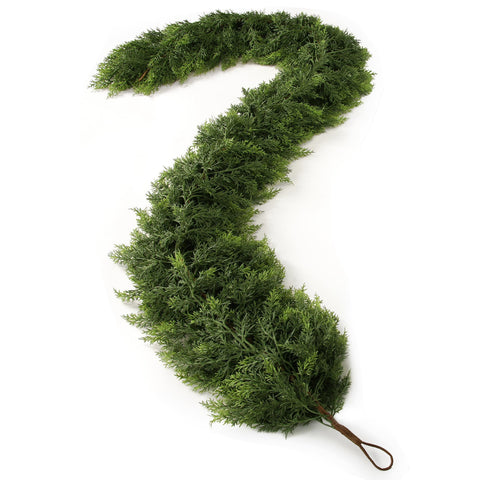 ZGMAIJIA front view of 7ft cedar garland showing full, lifelike coverage