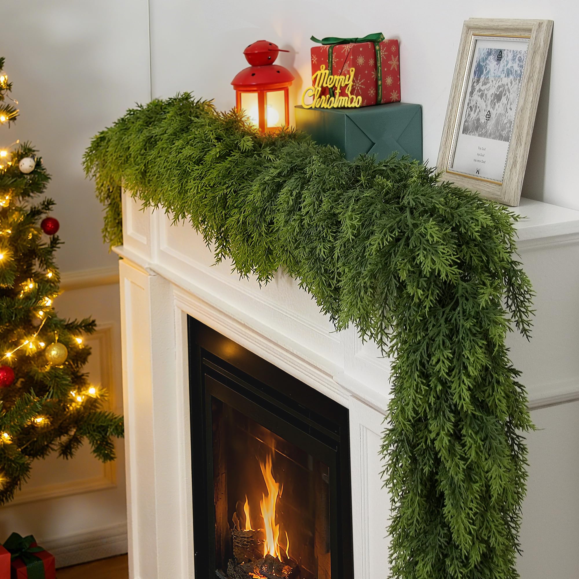 ZGMAIJIA garland held in hand showing scale and easy handling for decorating