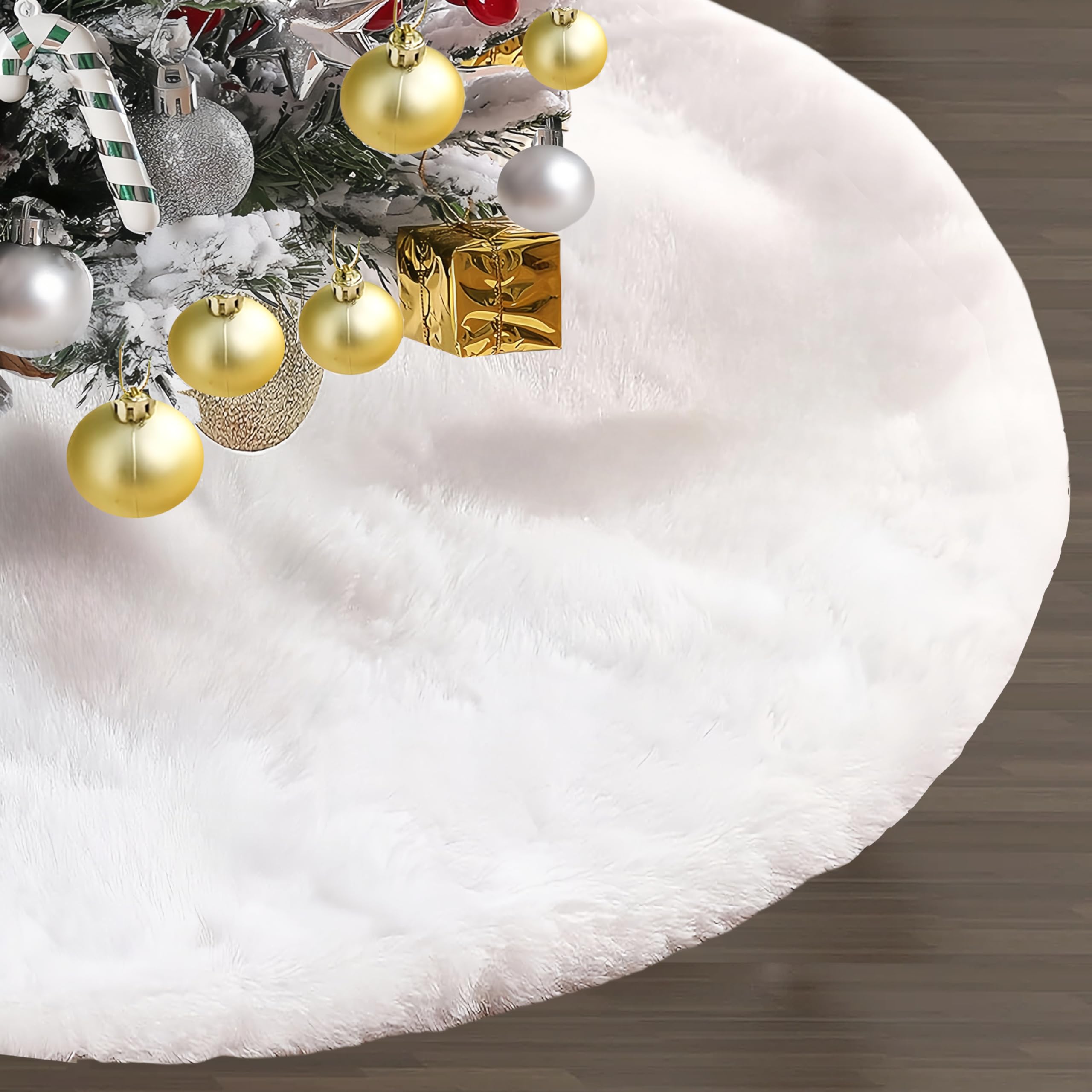 Zhmiyiqijiay front view of full 60-inch tree skirt creating polished base