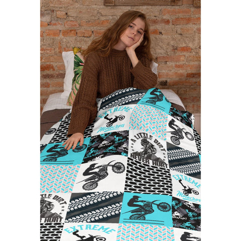 ZHONGKUI blanket on bed for size comparison to show coverage and fit