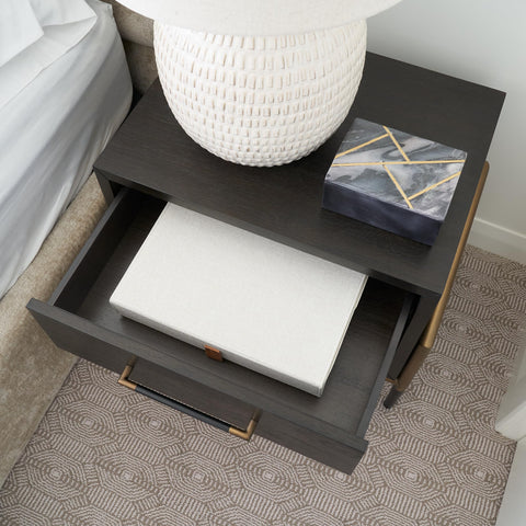 ZICOTO hands carrying box showing portability and easy transport benefit