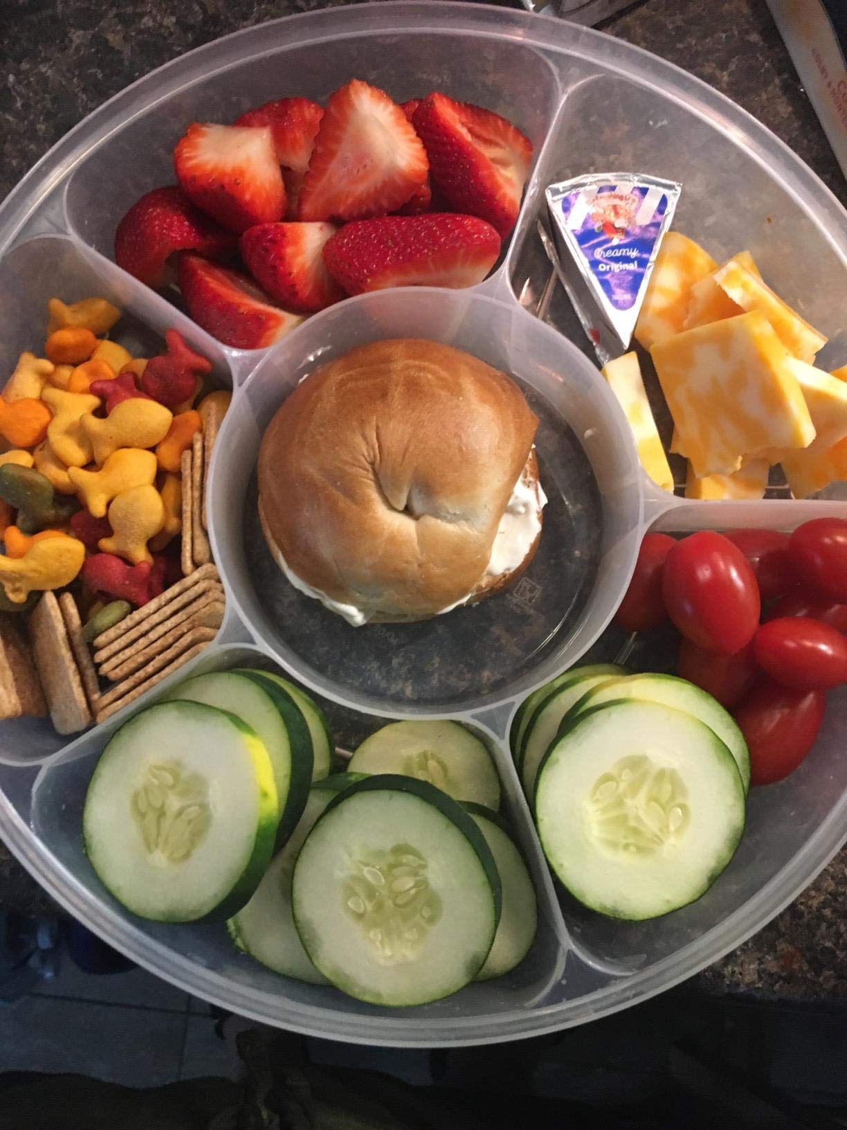Zilpoo dishwasher-safe icon next to tray indicating easy cleanup and everyday convenience