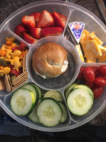 Zilpoo dishwasher-safe icon next to tray indicating easy cleanup and everyday convenience
