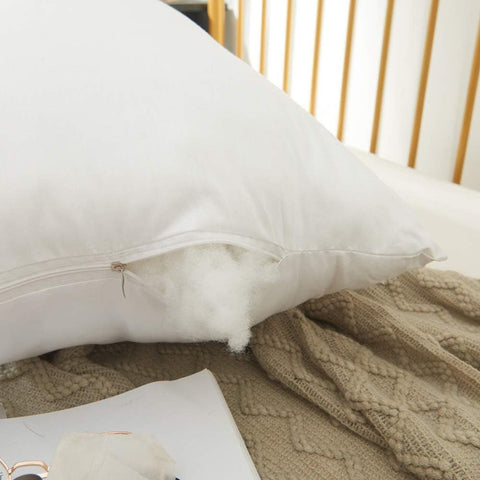 Zituop dakimakura displayed at convention showing collector-ready presentation