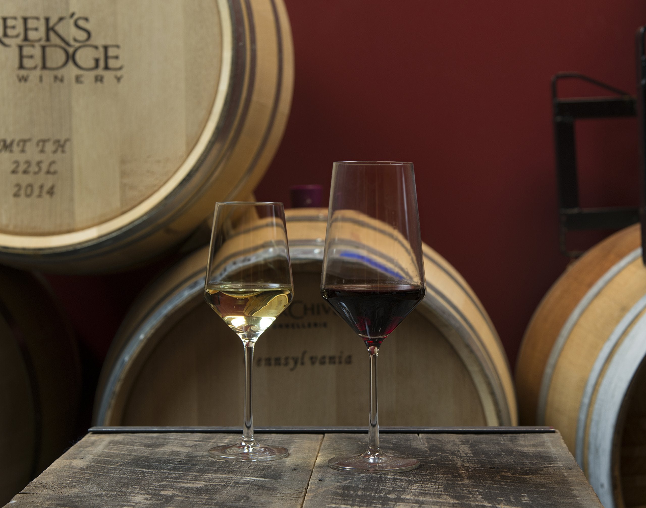 Zwiesel Glas Pure side profile highlighting distinctive contours and pouring benefit