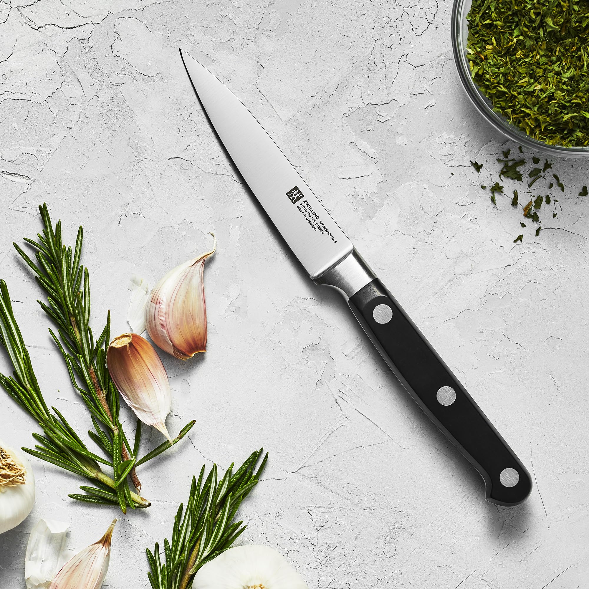 ZWILLING blade close-up highlighting FRIODUR finish and sharpness benefit