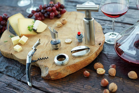 ZWILLING Sommelier two‑step lifter demonstrating staged leverage and smoother pulls