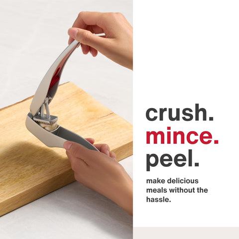 Zyliss Susi 3 angled side highlighting press profile and efficient leverage for quick mincing