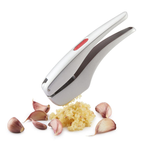Zyliss Susi 3 front view showing crisp aluminum finish and ergonomic shape for easy use